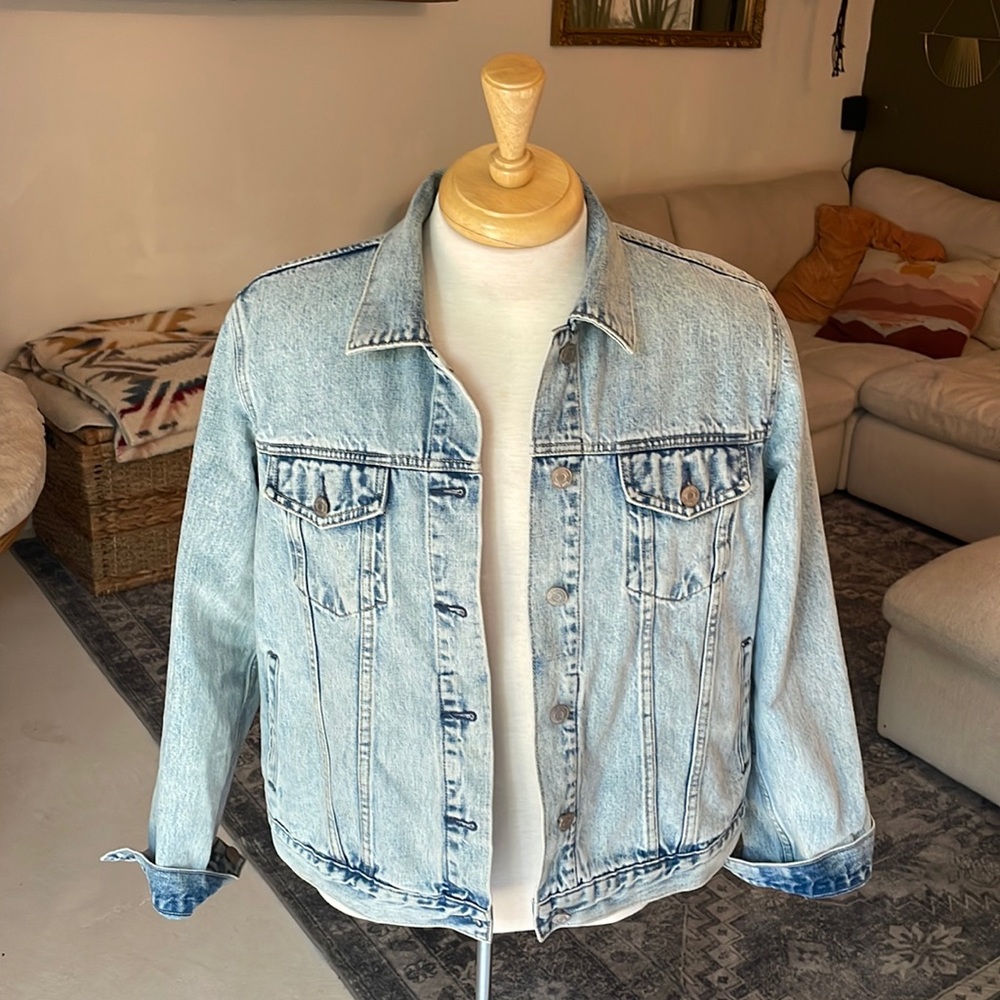 Gap light wash denim jacket XL